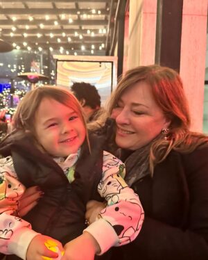 Elizabeth Hendrickson Instagram - Reminder: don’t cancel your trip to NYC. Ever. 
Going home and building memories with my favorite side kick was exactly what I needed to end this bizarre year. Can’t wait for 2024!