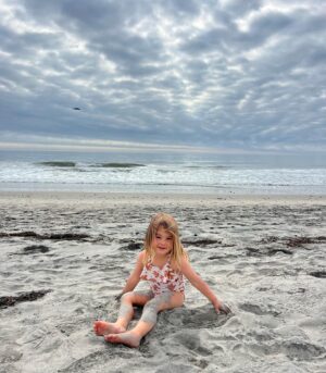 Elizabeth Hendrickson Instagram - Family vaca vibes 🌞⛱️🐚