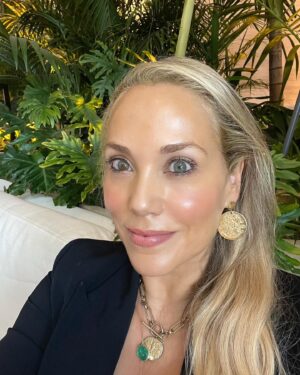 Elizabeth Berkley Instagram - Tampa 90s con photo dump… 🌴each one needs no explanation 🤣🤣🤣❤️❤️#friendsforever #buddybands #malibusands #iykyk #friends #friendship #reunion