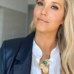 Elizabeth Berkley Instagram - Watch tonight if you need some laughs on @bravowwhl @bravoandy with my childhood buddy, actor #stephendorff ! MU: @kathleenkarridene Hair:@davidgardnerla Styling: @jeanannwilliams Jewelry: @jenmeyerjewelry (good luck charm) Earrings: @anitakojewelry Emerald: @elekeatsjewelry