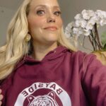 Elizabeth Berkley Instagram - Are you guys catching up on the old eps to get ready to go back to #bayside? @peacocktv #savedbythebell #beatbuhbeatbuhbuhbuhbeatbeat #friends #friendsforever #love #nostalgia #oldschool #new #squad ❤️🥰 #imsoexcited ps check my stories today for a fave new #workout #putyourmindtoitgoforit 👯‍♀️