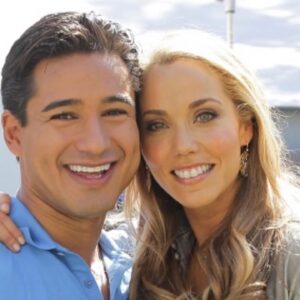 Elizabeth Berkley Instagram - I’M SO EXCITED.... here we gooooo!!! @mariolopez.... are you ready for grownup Jessie?!💃🏼
SWIPE for more pics.... Jessie and Slater are back for more fun. We are thrilled to have Emmy winning 30Rock writer @TraceyWigfield bring the sequel to life on NBC/Universal.🙋🏼‍♀️🥳✨❤️#friendsforever #history #mama #bubba #teen #love #tv 
#10episodes #sbtb 
#putyourmindtoitgoforit #imsoexcited
