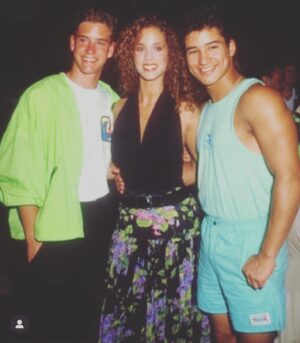 Elizabeth Berkley Instagram - Back with my boys next week!!! Fun new memories to be made!!!✨✨✨#friends #friendsforever #love #show #sbtb