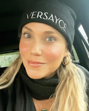 Elizabeth Berkley Instagram - I bought it at…. !!!!#Versayce #darlin 💅🏻💃🏼🌋❤️#merch #differentplaces #shejustwentdown 
MERCH DROPPING  TOMORROW MORNING -SAT 2/25 🎥🌟🌋💃🏼❤️ 
elizabethberkleylauren.com
Link in bio 🎥❤️