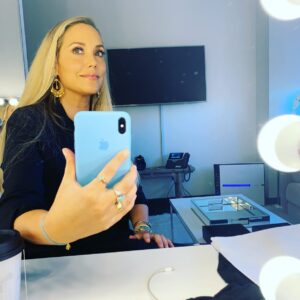 Elizabeth Berkley Instagram - Back at it soon... getting out of sweatpants for season 2 of #savedbythebell @peacocktv ! #imsoexcited to share with you guys❤️❤️❤️❤️❤️#friendsforever #spano #bayside#drmama