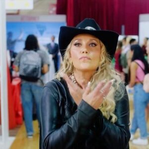 Elizabeth Berkley Instagram - When Stardust✨✨ comes to Bayside… 🔔anything can happen. @peacocktv episode 6. Stream all 10 episodes today! #differentplaces #imadancer #itsaversayce #itdoesntsuck 💅🏻💃🏼#brownriceandvegetables #goddess #shejustwentdown #imgonnawin #nomi #jessie #pollyana
