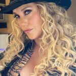 Elizabeth Berkley Instagram - Hey, darlin…No.. this was not Halloween. Look familiar?Coming soon to a TV near you. Season 2 #SBTB. Bayside to Vegas and back again…streaming 11/24 @peacocktv #imadancer #itdoesntsuck #differentplaces #itsaversayce #nomi #jessie #thrustit #imsoexcited @yamarataylor @traceywigfield @katielockeobrien @francobario 🙏🏼❤️ 🌋💅🏻💃🏼✨