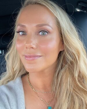 Elizabeth Berkley Instagram - Had the BEST time on the LIVE today with you guys! It was so much fun chatting and taking questions about the work through the years that you’ve enjoyed. More to come!🎬🎥❤️🌟