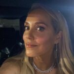 Elizabeth Berkley Instagram - People’s Choice Awards last week... lots of fun getting out of sweatpants and a bun on my head and into #glam, presenting with @mariolopez ... countdown to Wednesday , so get ready to binge all 10 episodes of #savedbythebell @peacocktv ❤️❤️ #peopleschoiceawards Makeup: @kathleenkarridene Stylist:@jeanannwilliams Tux:@ralphlauren Jewels:@anitako Hair color 🤩:@traceycunningham
