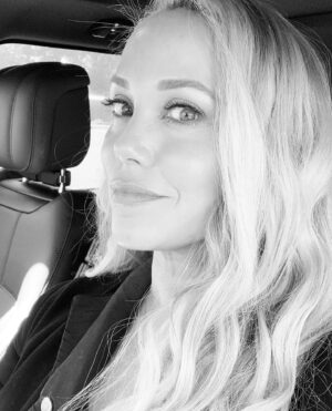 Elizabeth Berkley Instagram - Starting with my extraordinary mom....she was the first to show me the power and magic that happens when a woman champions another. I am grateful to be the recipient of so much love from the female relationships I nurture and cultivate. I also have been amazed by the sisterhood of the teen girls globally that I serve. When a woman has your back, you are unstoppable. When you learn to have your own back, you are nothing short of magic. ✨✨💖💖 when the women in your life remind you to do that, you are blessed. Let’s lift each other up. And let’s always remind each other. 
@lindsayjprice @amydsn @efite  @jenhamiltongoldsmith @jillleiderman@mollyisaksensures @amynadine @kellyleveque @cyiabatten thank U for the nom. 🥰I love all my ladies I hold close. You know who you are...❤️❤️❤️🙏🏼 #womensupportingwomen