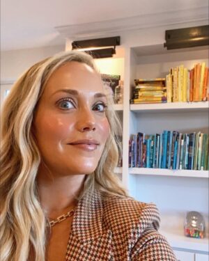 Elizabeth Berkley Instagram - All my mama friends know how Seriously obsessed I am with curating  Sky’s books and art supplies. It’s a joy for me like some people have with other aspects of home design. Here’s a tiny glimpse ❤️❤️❤️#backtoschool #child #organization #home #play #playroom