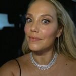 Elizabeth Berkley Instagram - People’s Choice Awards last week... lots of fun getting out of sweatpants and a bun on my head and into #glam, presenting with @mariolopez ... countdown to Wednesday , so get ready to binge all 10 episodes of #savedbythebell @peacocktv ❤️❤️ #peopleschoiceawards Makeup: @kathleenkarridene Stylist:@jeanannwilliams Tux:@ralphlauren Jewels:@anitako Hair color 🤩:@traceycunningham