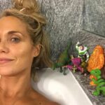 Elizabeth Berkley Instagram - #selfcare #mama style ☺️💦🛁🫧🤷🏼‍♀️😅❤️#wouldntwantitanyotherway❤️ #toy