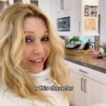 Elizabeth Daily Instagram - Yes… if you didn’t know… I’m a voice actor 😉😅🤪 #voiceactor #trend #rugrats #powerpuff #nickelodeon