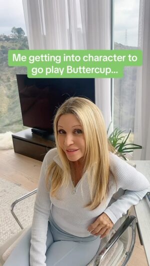 Elizabeth Daily Instagram - She’s a fiesty one! 😆💚💪😎 #powerpuff #powerpuffgirls #acting #voiceactor #tommypickles