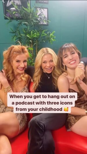 Elizabeth Daily Instagram - @realegdaily always brings the fun!!! Check out her episode now! 🤩 
#rugrats #powerpuffgirls #throwback