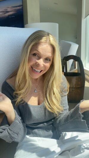 Elizabeth Daily Instagram - How the #TwoAndAHalfMen theme somg came to be!!! Did you know this??? #trend #voiceover #nostalgia