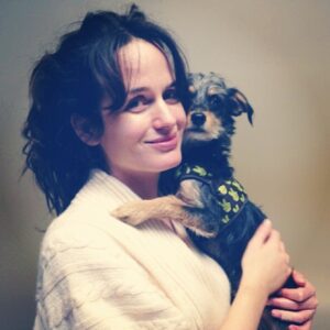 Elizabeth Reaser Instagram - First trip to the vet #Luther #obsessed #howmanyofthesecanIdoaday