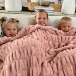 Elizabeth Smart Instagram - My @minkycouture blanket has been my favorite item we have taken on our vacation to Florida! It has been my kids too😉 You can use my code SMART50 for 50% off their site!