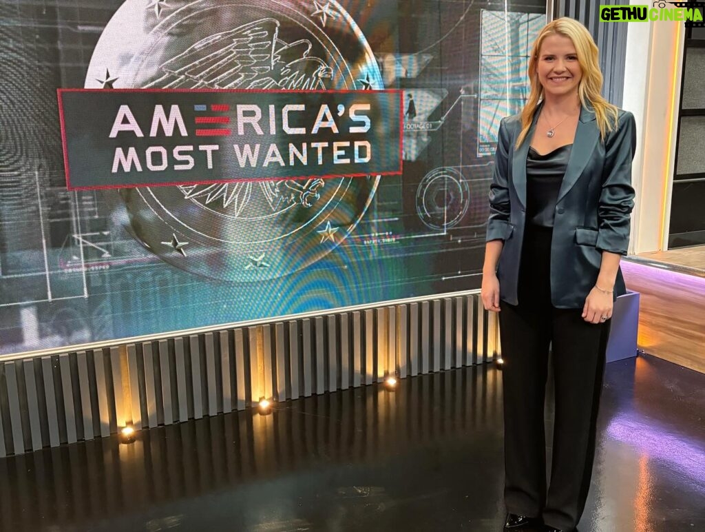 Elizabeth Smart Instagram - I am so excited to finally share with everyone that I will be a special guest on the season premier of Americas Most Wanted. Make sure to tune in on Monday, January 22nd at 8/7c on Fox.