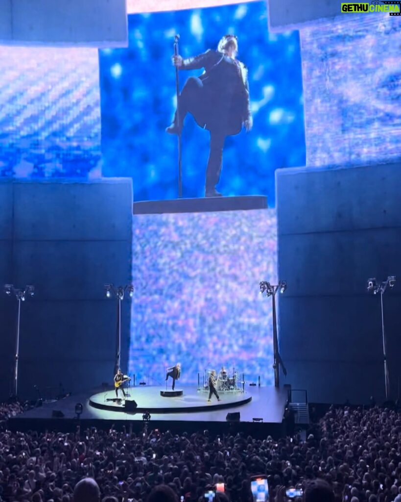 Elizabeth Smart Instagram - We had the most amazing time seeing U2 in concert last night🫶🏼