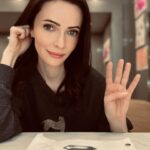 Elizabeth Tulloch Instagram - Officially over halfway through our final season of #SupermanAndLois. Trying to enjoy every last moment with our amazing crew and cast. Thank you to our writers for writing such an amazing, heartbreaking, epic final season. 💞