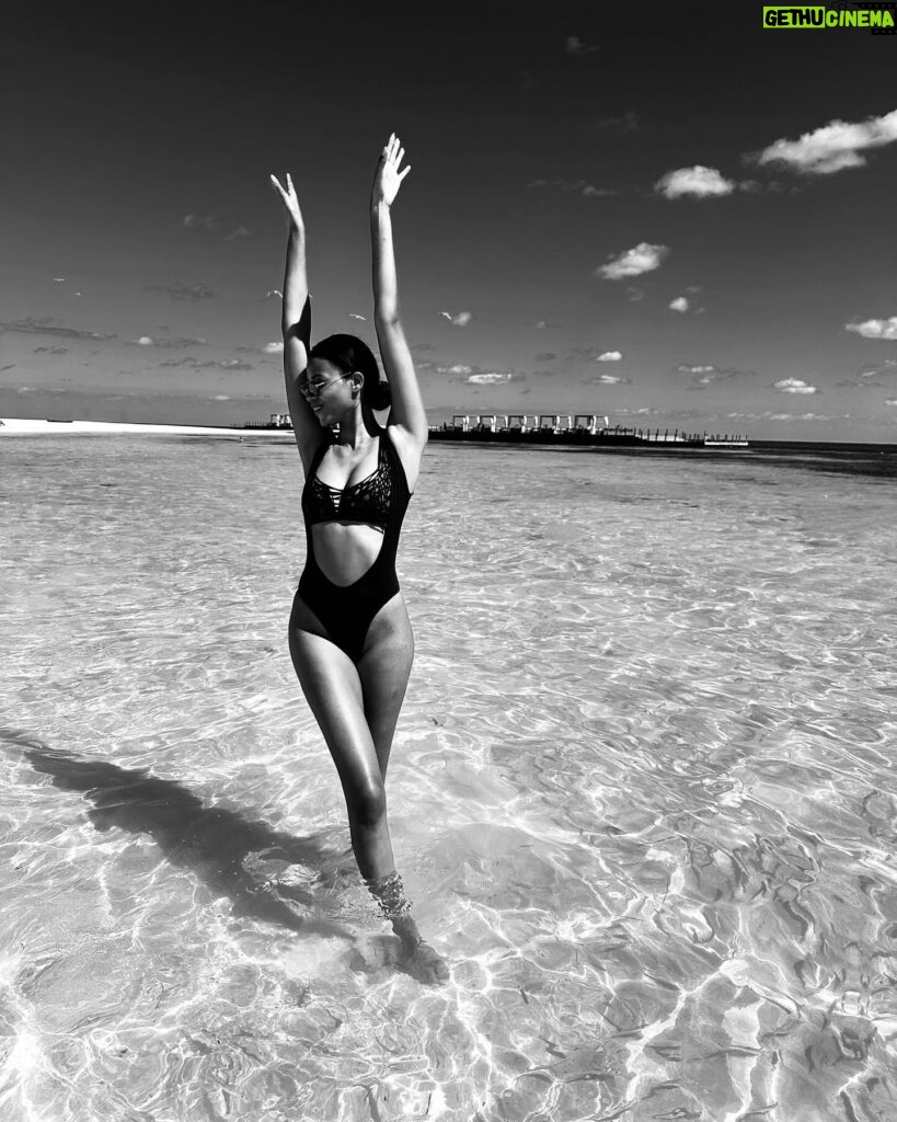 Ella Balinska Instagram - I love beach