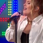 Ella Henderson Instagram - We took Alibi to @sundaybrunchc4! Check out my performance and interview on @channel4 now ✨ E x x #livemusic #tv 🎶 @izzychaseuk @mattmaijah @aidangloverkeys