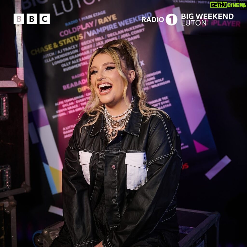 Ella Henderson Instagram - are you ready for @official_ellahenderson? she’s up next on the main stage at #BigWeekend 🫶✨