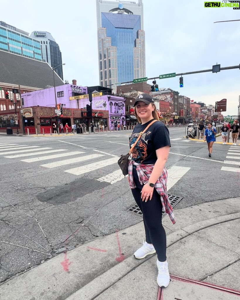 Ella Henderson Instagram - 💕Nashville still not over you 🇺🇸🎼 x E x #Nashville