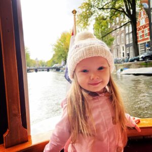 Elle Evans Instagram - A whirlwind 48 hours in #Amsterdam ❤️ exploring the canals, an amazing @muse show @theatercarre, the @gustavklimtarrt experience at @fabriquedeslumieres and the closing party of @amsterdamdanceevent @thegardensofbabylon with @mira_kater & @franca_plays 🖤🎶💣