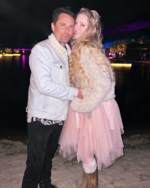 Elle Evans Instagram - Coachella is always full of surprises! This year we went in easy chill mode, wholesome family style & saw only a few of our favorite acts & favorite friends & enjoyed every moment! Thankful for my smokin hot headliner of a husband for one last frolic on my favorite playground before our next baby is born 🤍 None of this would have been possible without our network of crew & connections & we are so grateful to you all!! You know who you are 🌈🎡🏜️🤘 (swipe to the end for a bit of the bedtime wholesomeness) #coachella