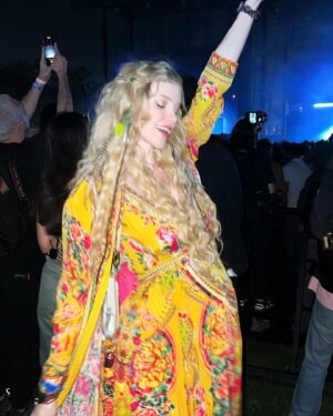 Elle Evans Instagram - Coachella is always full of surprises! This year we went in easy chill mode, wholesome family style & saw only a few of our favorite acts & favorite friends & enjoyed every moment! Thankful for my smokin hot headliner of a husband for one last frolic on my favorite playground before our next baby is born 🤍 None of this would have been possible without our network of crew & connections & we are so grateful to you all!! You know who you are 🌈🎡🏜️🤘 (swipe to the end for a bit of the bedtime wholesomeness) #coachella