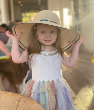Elle Evans Instagram - Can’t get over this Easter cuteness 💝🐰🥕🥚🐣🪺💐🎀