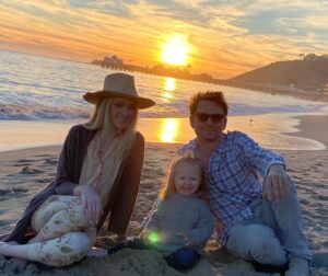 Elle Evans Instagram - Malibu sunset magic ✨ Hoping everyone’s new year so far has been everything you’ve imagined and more 💛 sending our love 💫