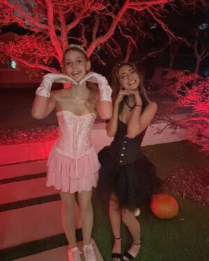 Elle Graham Instagram - 🎃