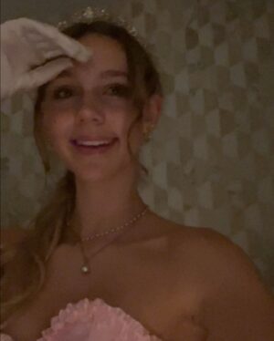 Elle Graham Instagram - 🎃