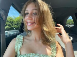 Elle Graham Instagram - New hair ✂️ *also my Tiktok is BAAAAACK