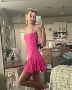 Actress Elle Graham HD Instagram Photos and Wallpapers October 2023