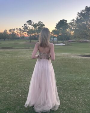Elle Graham Instagram - Thank you @ncazaleafest 🌺🌺 What a week!!