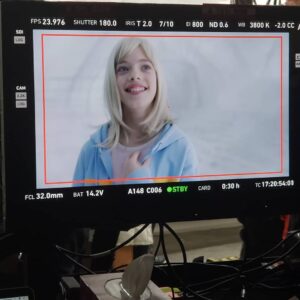 Actress Elle McKinnon HD Photos and Wallpapers January 2020