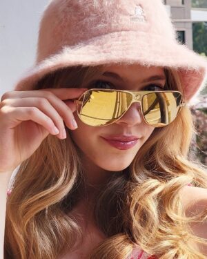 Elle McKinnon Instagram - No Shade