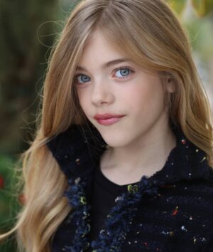 Elle McKinnon Instagram - Loved working with @lillykphotography. Can't wait to see her in Vancouver and Seattle this January! #headshots #unedited #lillykphotography #topphotographer #outdoorphotography #kidsheadshots