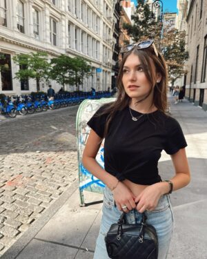 Elle Winter Instagram - when a New York minute turned into a New York summer ☀️ 🤍