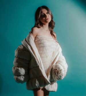 Elle Winter Instagram - Standing in Front of You 
OUT NOW💔💔