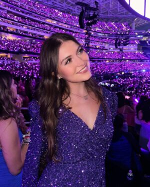 Elle Winter Instagram - This night is sparkling (I’ll never let it go😍)