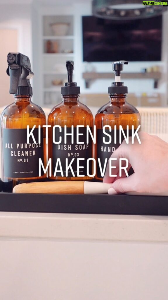 Elle Fowler Instagram - The top of my sink was a disaster. Here’s your sign to toss your old or stained items in the trash and start fresh! Everything is linked in bio under “Kitchen Sink Organization” #restock #organizedhome #organize #restockasmr #satisfying #amazonfinds #kitchensink #organizing #organizewithme #clean #cleaning #kitchenorganization @mrsmeyerscleanday @methodproducts @sweetwaterdecor @scrubdaddy @amazonhome