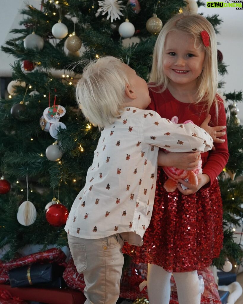 Ellen Bergström Instagram - God jul från oss ❤️
