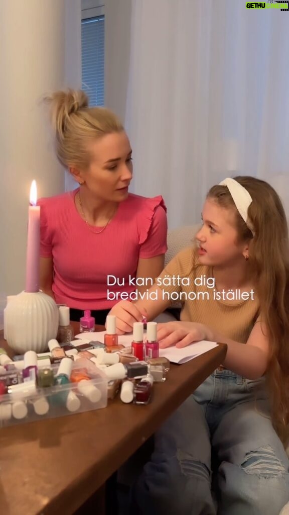 Ellen Bergström Instagram - Betald reklam för @lykosverige - påskäggsfix till mina fina vänner 🥰🐣 Tur att jag vet precis vad dom gillar!