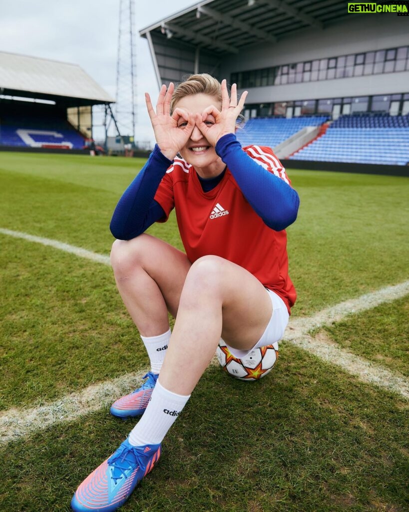 Ellen White Instagram - Ellen White 🤝 SD Football. A great day spent balling in the new adidas Predator boots. Did you guess correctly?👀 #SDFootball #EllenWhite #Baller #GoalsGoalsGoals